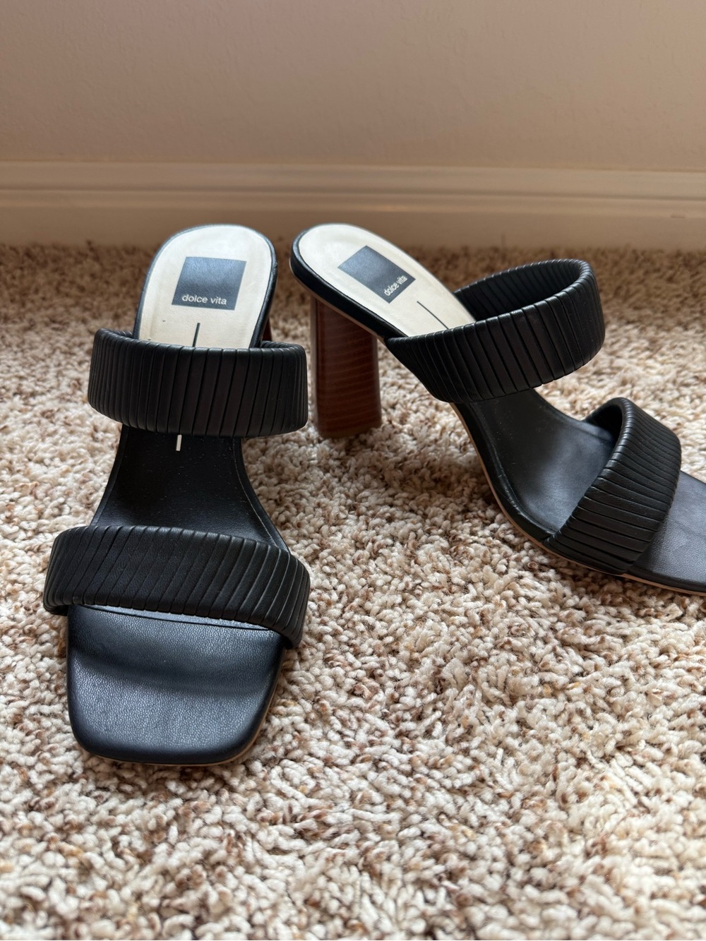 Dolce Vita Black Ribbed Two-Strap Heeled Sandals size 9
